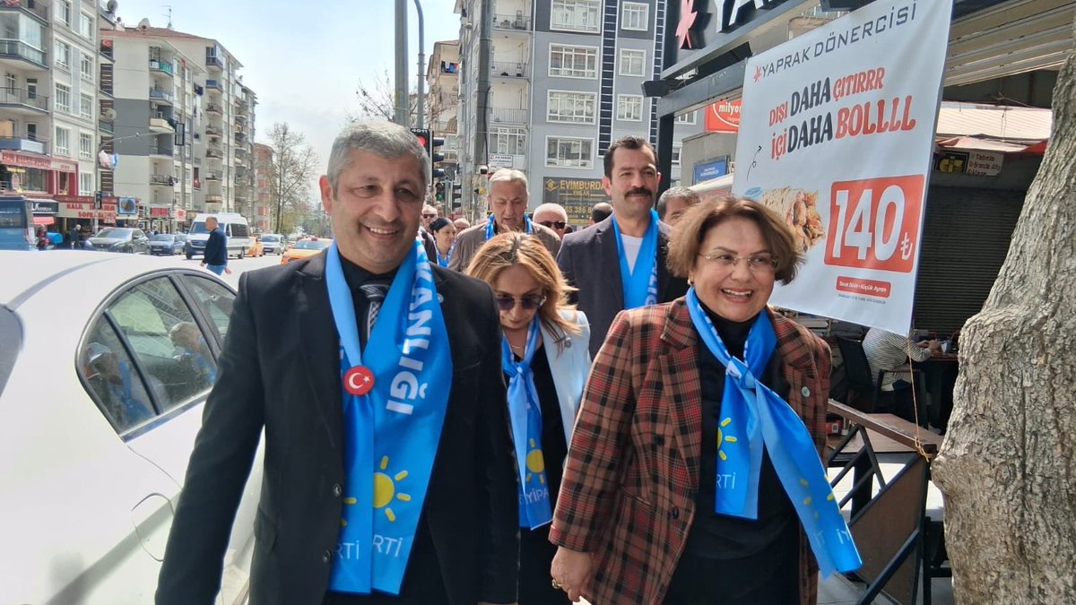 Bugün de Yenimahalle'de sahadaydık. Esnafımız ve vatandaşlarımızla sohbet ettik. Ekonomiyi ve ülkede yaşanan olumsuzlukları konuştuk. Halkımız yüksek kiralardan, enflasyondan ve okullarımızda yaşanan menfur olaylardan çok rahatsız ve ülkeye artık huzur ve bereket gelsin