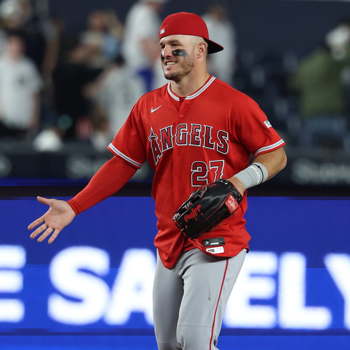 Mike Trout becomes the first visiting player in MLB history to homer on four straight days at Yankee Stadium 🐐

(h/t <a href="/SlangsOnSports/">Sarah Langs</a>)