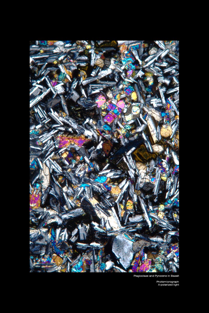 MinSocAm's tweet photo. Plagioclase and pyroxene in basalt (Cross polarized light). Pyroxenes are mostly brightly colored, plagioclases are gray. Contributed by Bernhard Seubert.
You can contribute too! Send image(s) and short explanation to akoziol1 at udayton dot edu. #thinsectionthursday https://t.co/mq7SGDJqrE