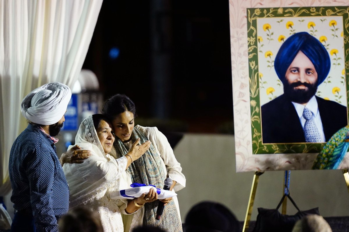 88saad882's tweet image. After 9/11 a dumb American guy shot a Sikh man in Mesa #Arizona thinking he was Muslim just because he was wearing a turban