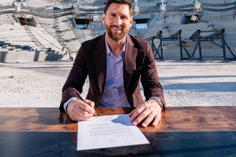 Ayt_miles's tweet photo. 🚨 BREAKING: THE GOAT IS NOW A CLUB OWNER! 🔥
Lionel Messi has just acquired 100% ownership of UE Cornellà – a club base in Catalonia (Spain) near Barcelona where his legacy began! 🇪🇸🏆
#Messi #ClubOwner #GOAT #UECornella #MessiLegacy #FootballRevolution https://t.co/O5aa8aUwzS