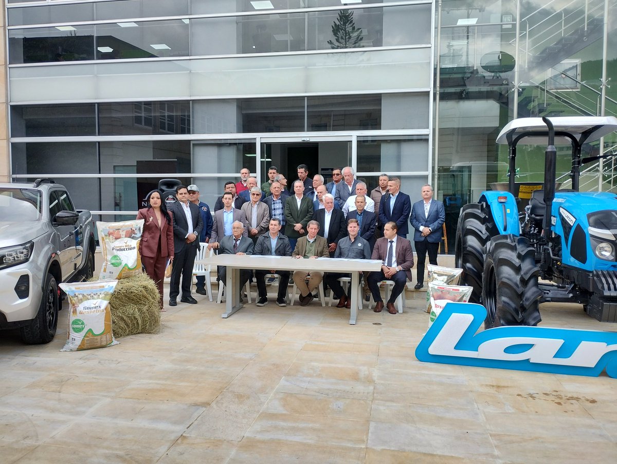 jflafaurie's tweet image. #ConstruyendoGanadería 

Con la Junta Directiva de FEDEGÁN en pleno, formalizamos esta alianza con @NissanColombia, #Landini y @somexnutricion para llevar soluciones a cientos de miles de familias ganaderas en todo el territorio nacional.

@Fedegan 
@ContGanadero 
@FUNDAGAN