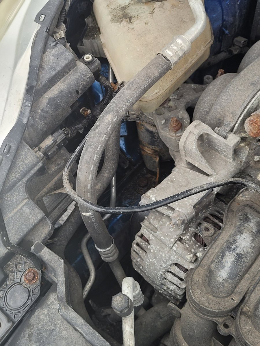 Mangle2000TTV's tweet photo. Ok so issue I'm stranded, with nothing to my name,  and a coolant leak,  and i don't know what to do https://t.co/XjoWeG0dBJ