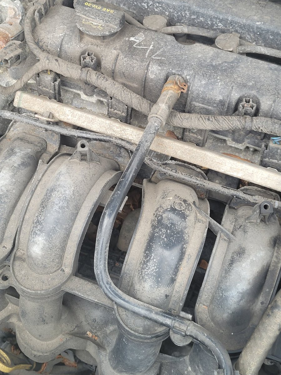 Mangle2000TTV's tweet photo. Ok so issue I'm stranded, with nothing to my name,  and a coolant leak,  and i don't know what to do https://t.co/XjoWeG0dBJ