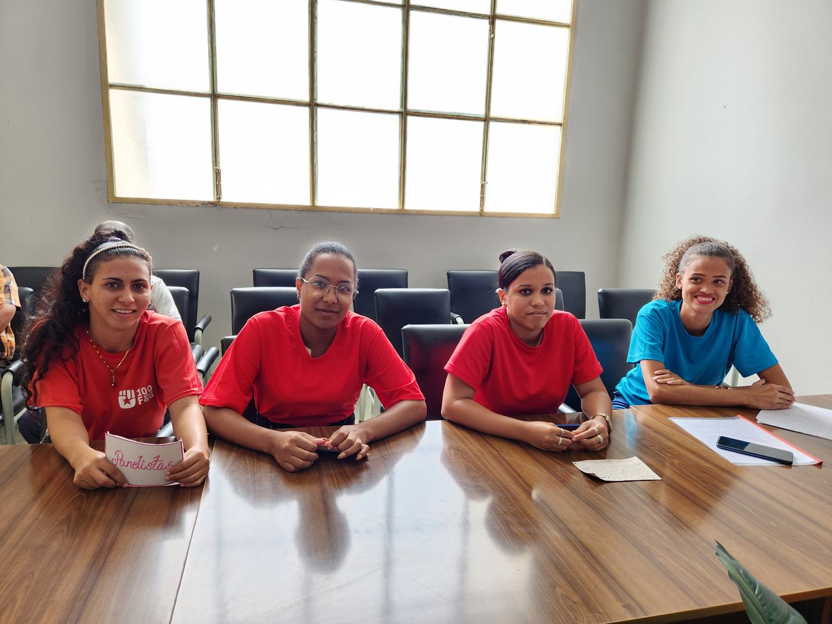 YipsyPedreira's tweet photo. #Hoy no es un día cualquiera...
"Somos soldados de la patria"
expresaron los jóvenes de @TppSantiagocuba  en encuentro sostenido esta tarde de #AbrilDeVictorias
#LaPatriaSeDefiende
@TSupremoCU 
@UJCdeCuba https://t.co/iQsbxIxHtL