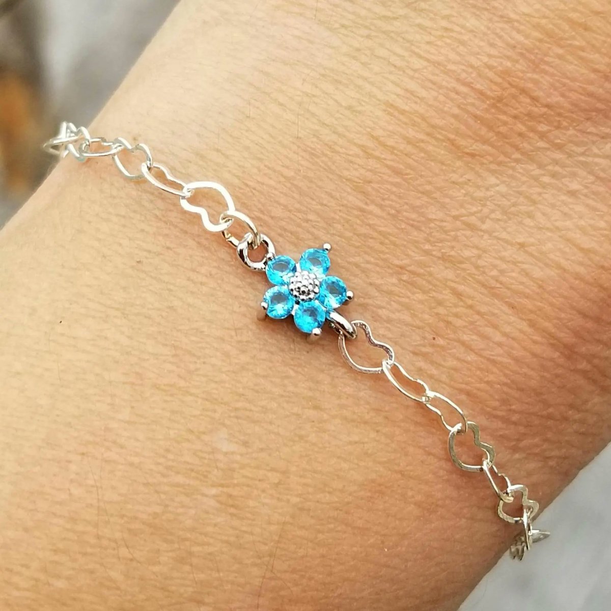 TrendingNowGift's tweet image. Sterling Silver Floral Aquamarine Bracelet #jewelry #bracelet #handmadejewelry #handmadegift #aquamarine #aquamaringejewelry #wedding #bridal #prom  #Mothersday #mothersdaygift #giftforher #etsy

 etsy.me/4blq3vi via @Etsy