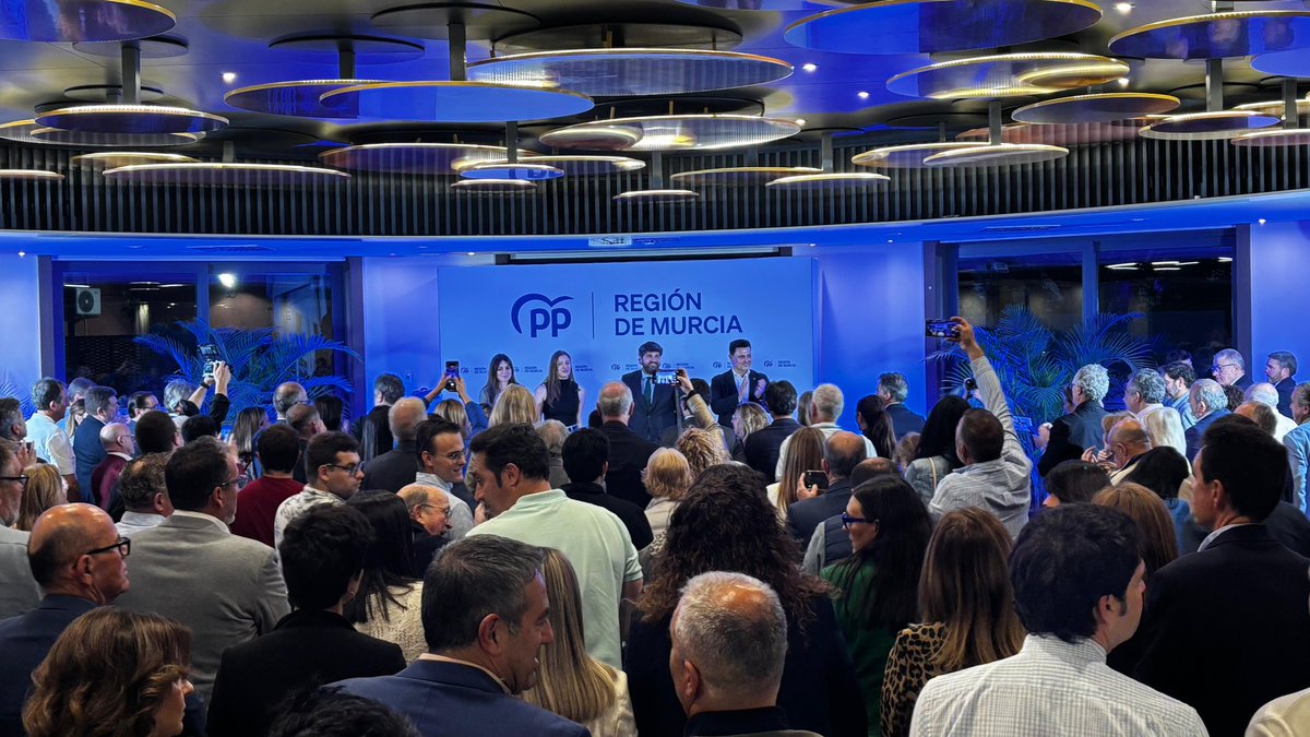 PopularesMurcia's tweet photo. 🔵 Esta tarde hemos celebrado nuestra Junta Directiva Autonómica del PP Regional.

👉🏻 Con nuestro presidente @LopezMirasF y acompañados por nuestra portavoz nacional en el Congreso de los Diputados @EsterMunoz85. https://t.co/jhBhkDF9Dx