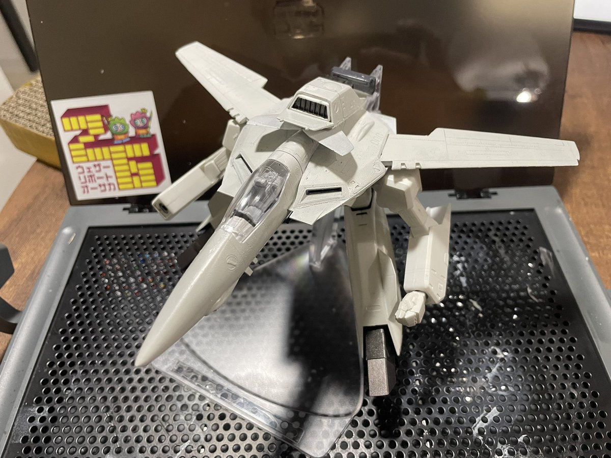 今朝のガウォーク🥱
スタンド作って、ガンポッドの筆塗り
今晩デカール貼ったらもうちょい見れるものにはなるかな💦