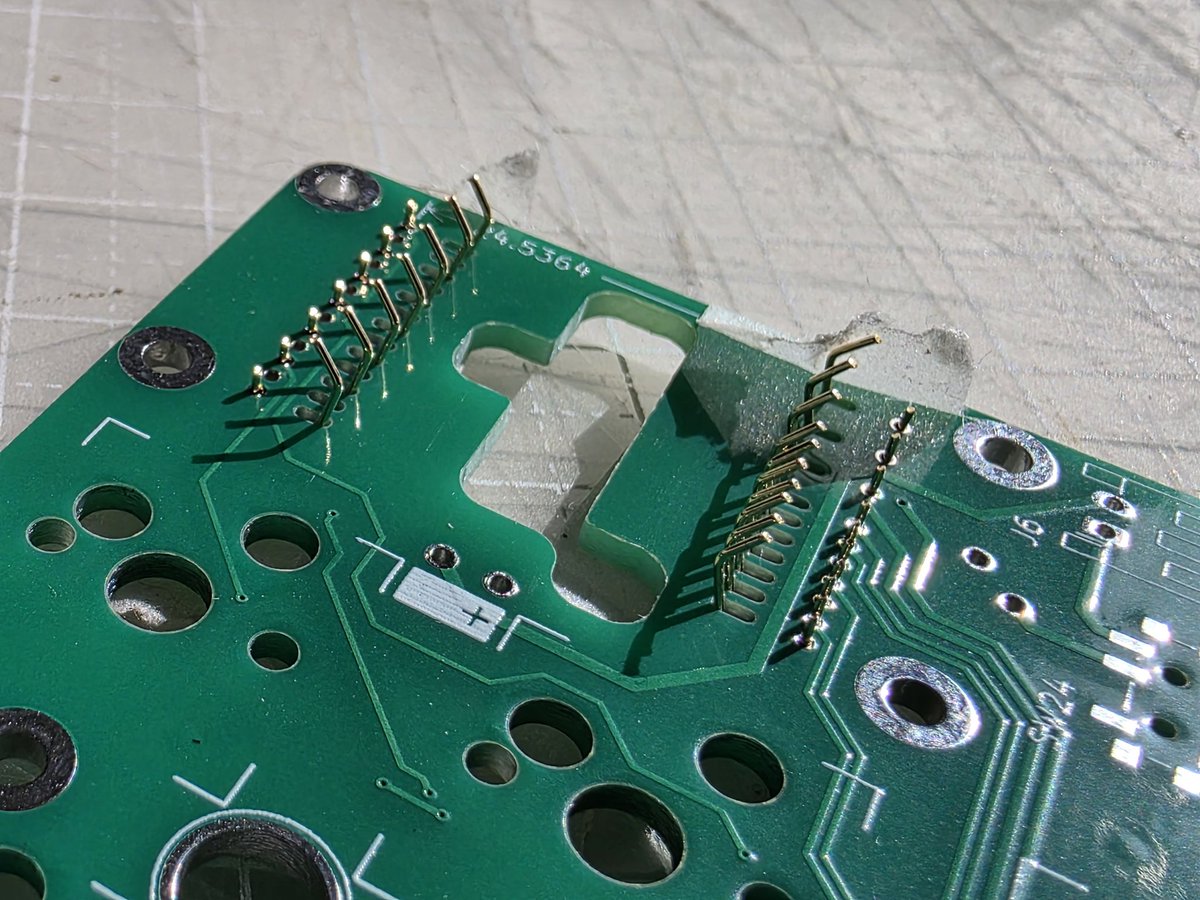 まだはんだはできてませんが
このピンの並び(・∀・)ｲｲ!!