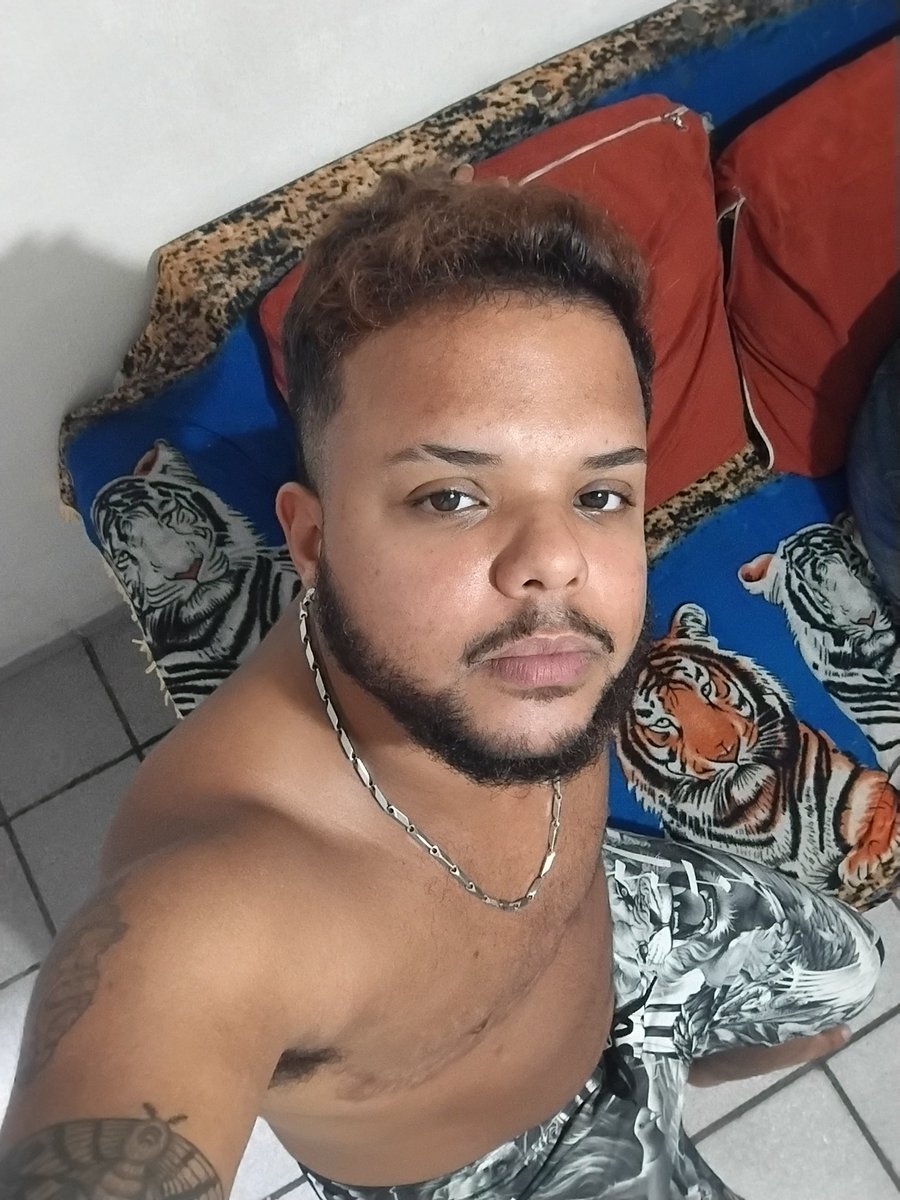 pretoteo's tweet photo. eu amei essa foto estética tigrão, miau, sabe uma coisa sou doce dengoso e polido? https://t.co/ARAXrX4MkF