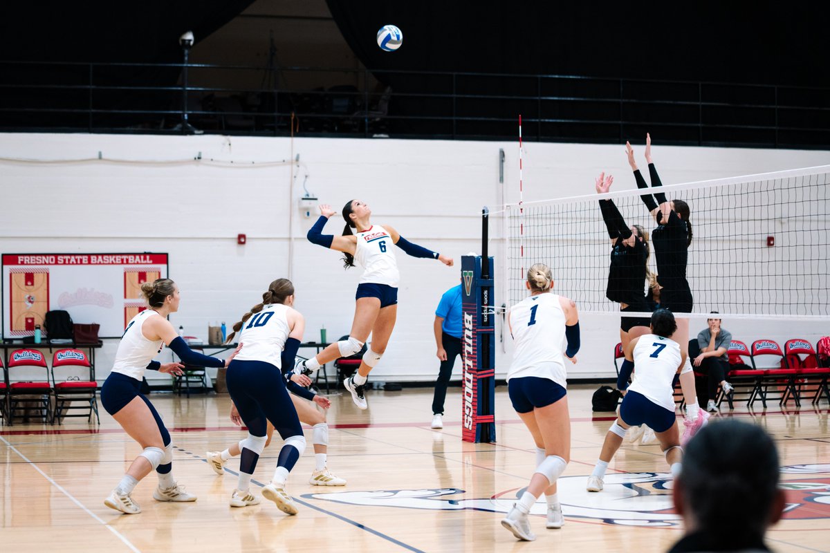 FresnoStateVB's tweet photo. more spring volleyball action this weekend‼️

🆚 CSUN
📍Fresno, CA
🏟️ North Gym
🕐 1 p.m. PT 
🎟️ Free Admission https://t.co/TpEIB9hr8G