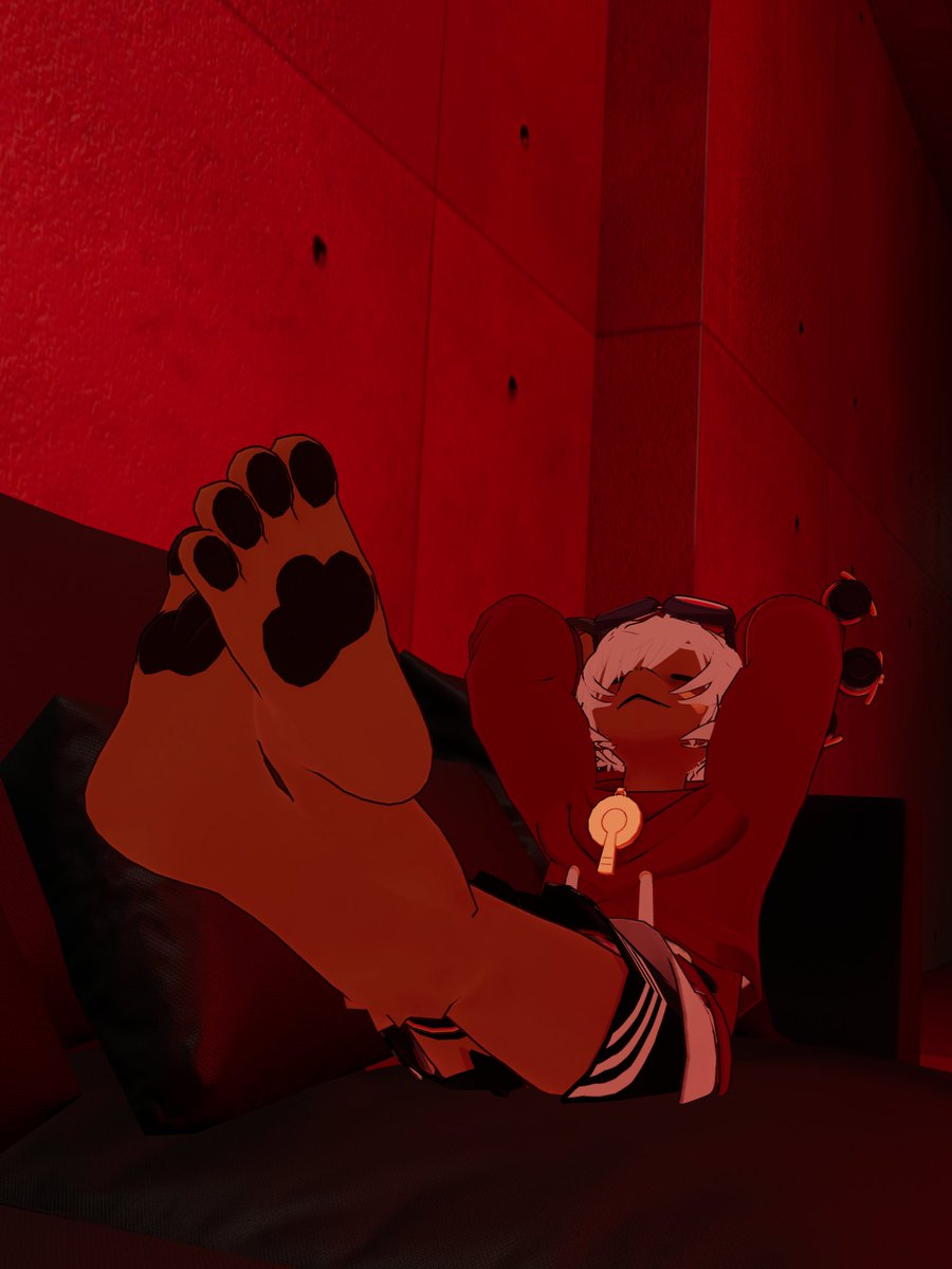 ｺｯｿﾘﾋｯｿﾘ今日はﾘｱﾙ誕生日🤫
毎年誕生日は1人でｼｸｼｸする日だよ
なんて言われながらVRChatかclusterで隠れて遊んでました🫥

みんな元気だとよいね