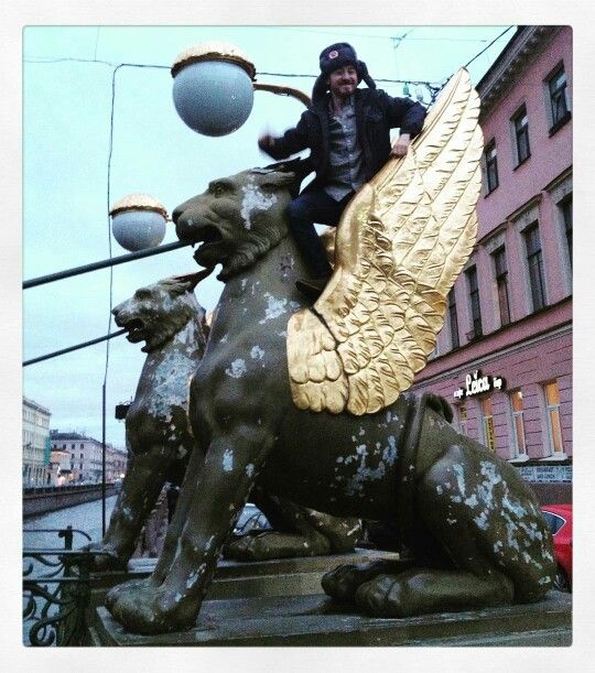 AnastasiaP618's tweet photo. Guys!Have you forgotten that it's been 10 years since Alex visited Russia?You might not remember,but for me personally,it was a special and meaningful event!I'm so glad he enjoyed it here, and for some reason,I think he'll definitely come back! ☺🇷🇺🛬
#AlexHirsch #GravityFalls https://t.co/iX4yXkY6iN