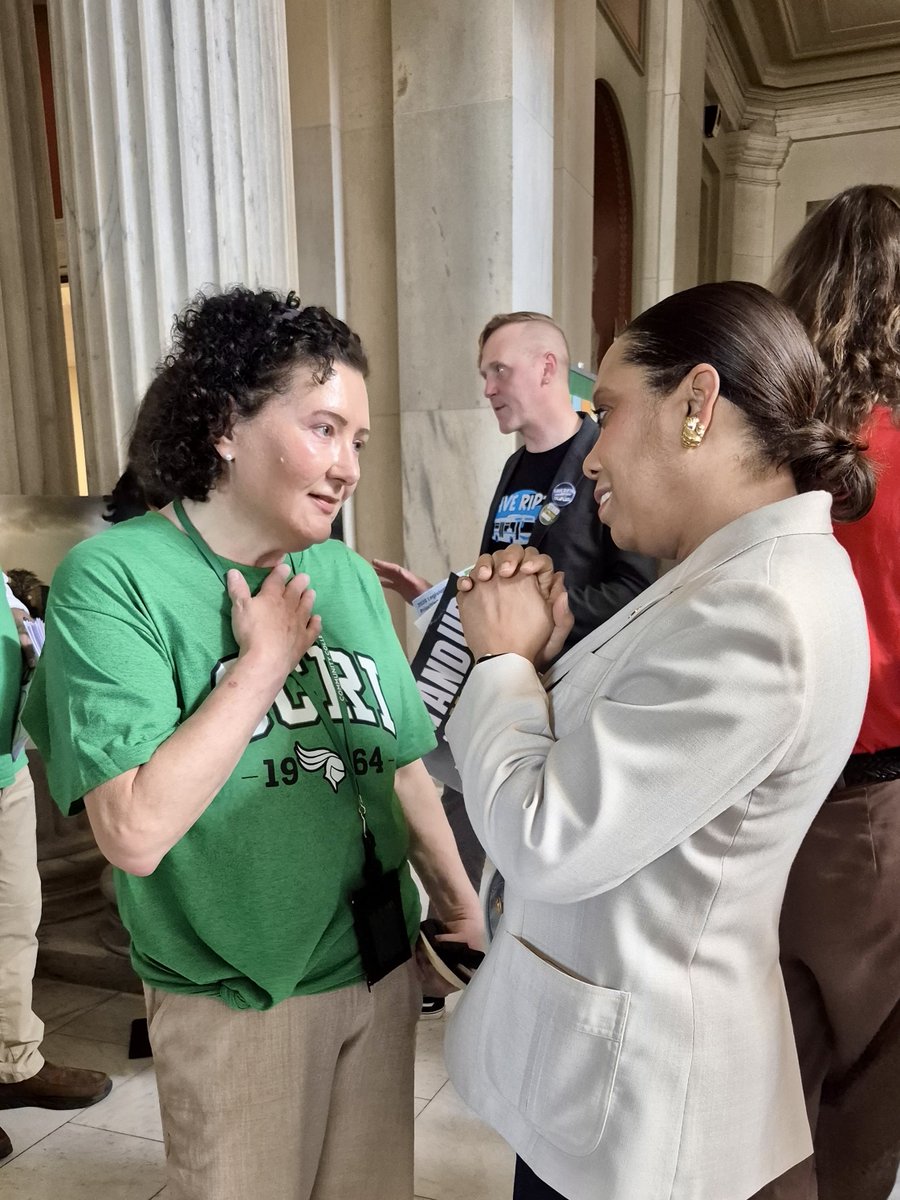 LGSabinaMatos's tweet image. Happy CCRI Day, #RhodeIsland! It was great to join so many students, faculty, and staff from @ccri1964 at the State House to celebrate our state’s amazing community college system. 

@govdanmckee @joeshekarchi #college #student #success #ri #ltgov