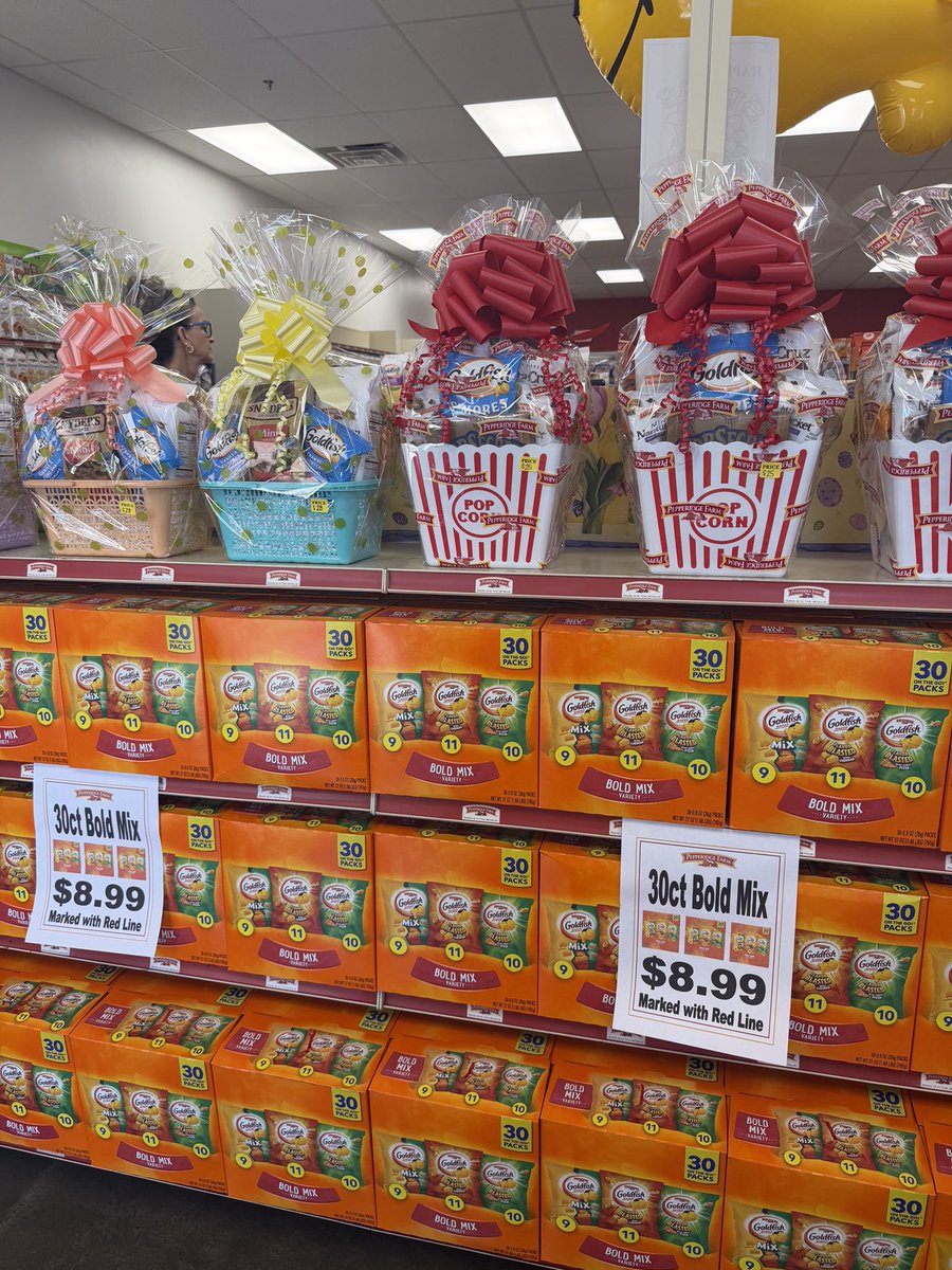 Pepperidge Farm 🧡 Warning: May cause extreme Snaccidents 🍪🍿🥨🍞

#gettysburgoutlets #gettysburg #snacks #cookies #sale