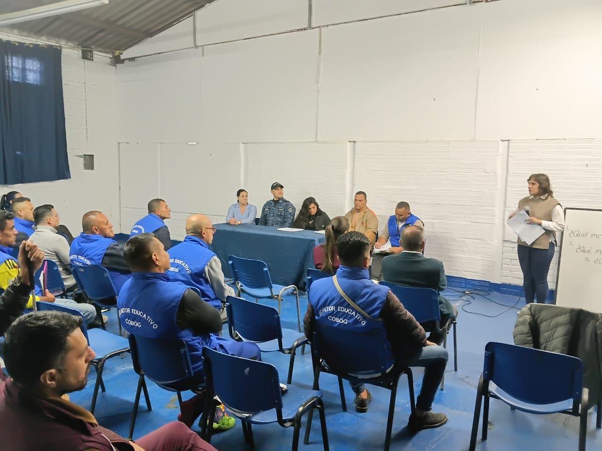 INPEC_Colombia's tweet photo. En la cárcel #Picota de 📍#Bogotá, 20 personas privadas de la libertad finalizaron el curso “Derechos Humanos y Acceso a la Justicia”, una iniciativa junto a @Uniandes y el @CICR_co que forma capacidades para entender, gestionar y orientar procesos jurídicos. https://t.co/ljSH7vaDn6