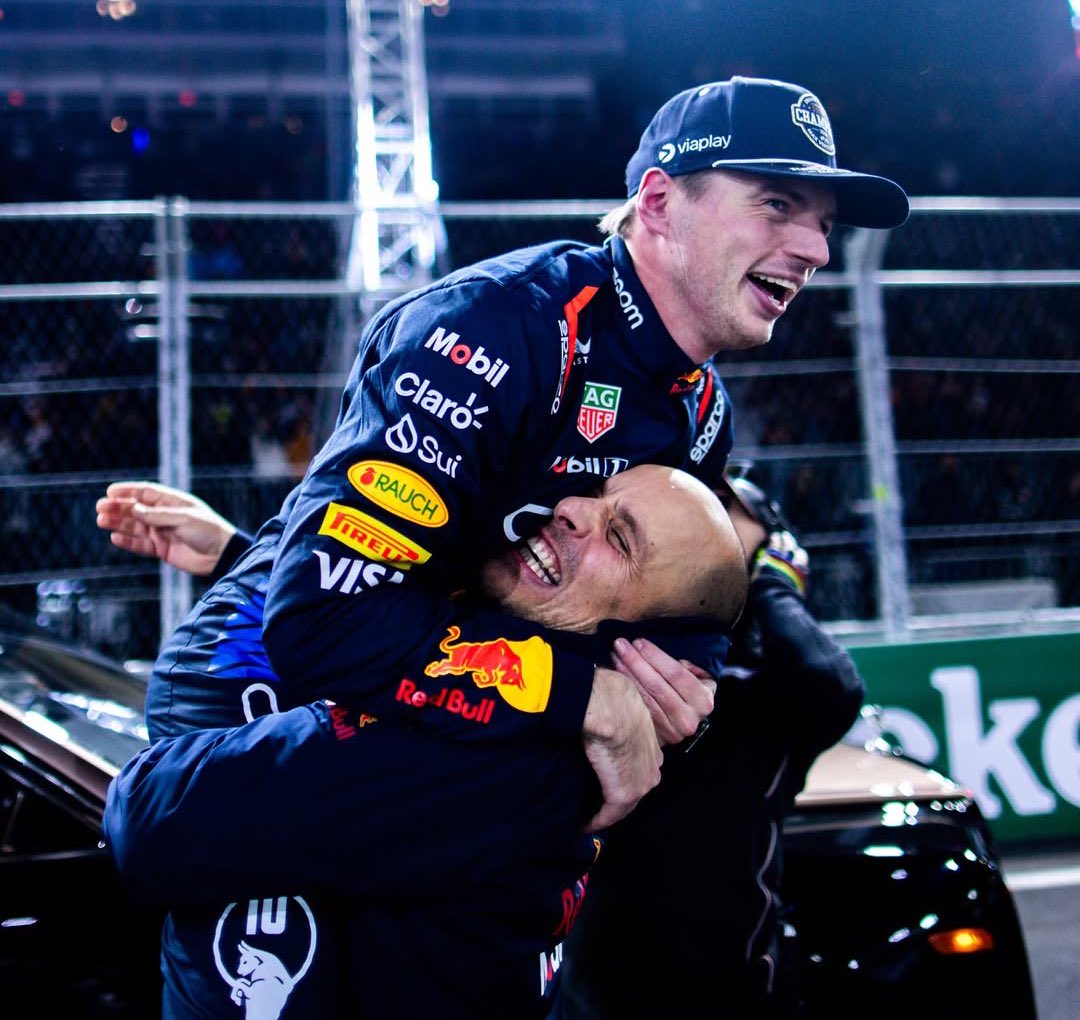 Max Verstappen no evento da ViaPlay falando sobre a saída de Gianpiero Lambiase:

"Ele me contou que tipo de oferta tinha recebido. Eu disse: você seria tolo se não aceitasse. Já conquistamos tudo juntos. E então ele recebe uma oferta tão boa, pensando também na família dele e na