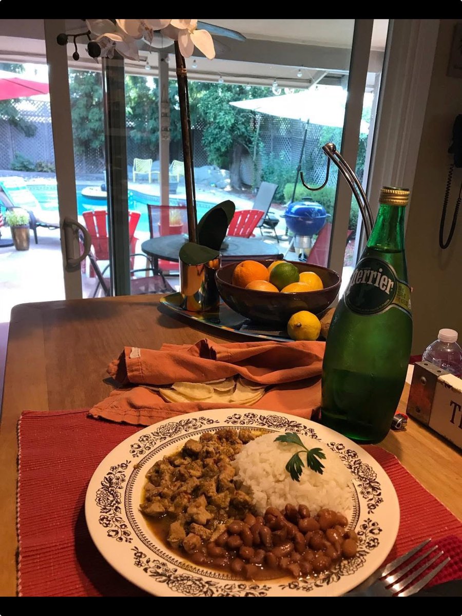 SantosJlorenzo's tweet image. I Made Some Homemade Chile Verde With Pinto Beans For Lunch Today.  😊 🍽️ 

🏡🍖🍚🌿🫘🌶️ 🫑 🥤🍴🤤 

#Time2Eat 
#LunchTime