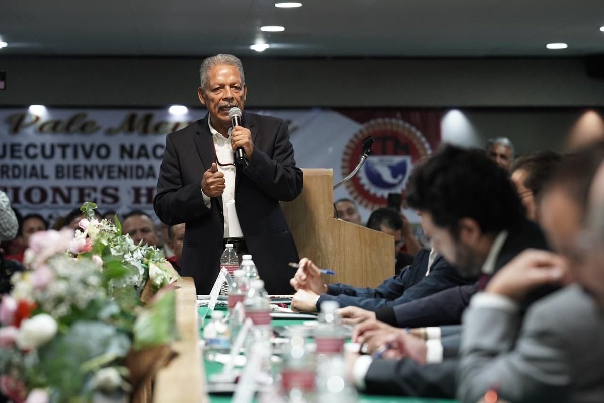 tereso_medina's tweet photo. Hoy participé con orgullo en el 67° Consejo Nacional Ordinario y el 89° Aniversario del Sindicato de Trabajadores de la Industria Azucarera, ejemplo de unidad, lucha y compromiso con las y los trabajadores del país. https://t.co/kQX3RVEnch