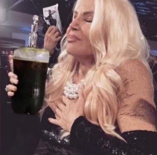 👩🏼‍🦰 tweet media