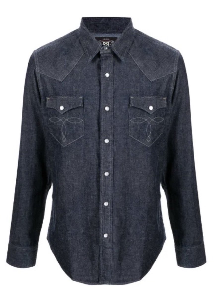 lee byung-hun wears 🤎 tweet media