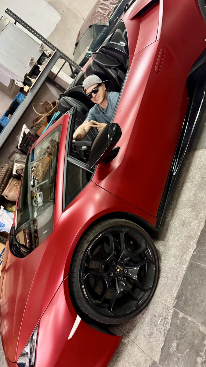 McElgin's tweet photo. #15Abril 
#lamborghini 
#sueños https://t.co/kA9zF8ahD3