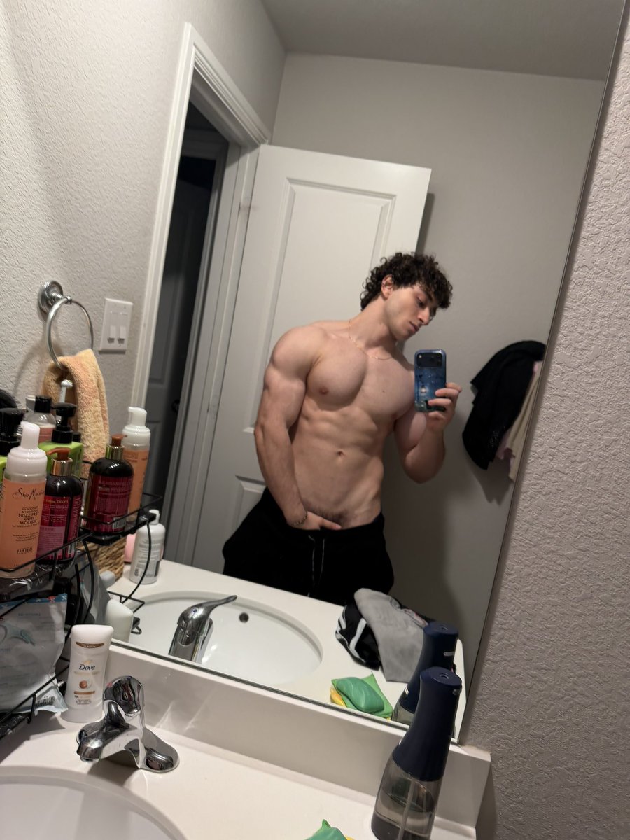 kingmusclee's tweet photo. I know you’re curious about it 👀 https://t.co/5oqGFGNxF3
