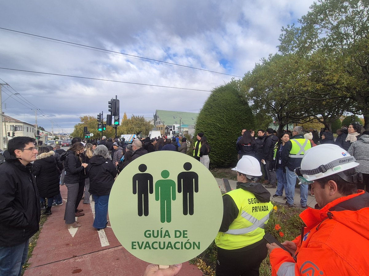 epaustral's tweet photo. 🔵Este jueves nuestras y nuestros trabajadores de la #EPAUSTRAL fueron parte del simulacro de tsunami que SENAPRED organizó para toda la Región de Magallanes. ¡Gracias a todas/os quieren participaron ordenadamente en este ejercicio clave para la seguridad. https://t.co/lF0SDJFNjg