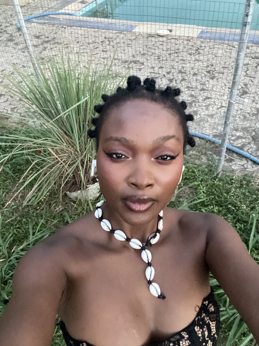 yemoja_jaja's tweet photo. Face card madddd https://t.co/w9NnfIthn5