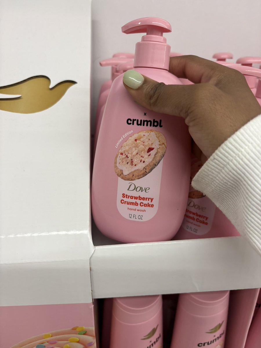 brattyasskarti's tweet photo. dove has pink bottles now, soo cute ! 🙃
the strawberry crumb cake is the best… https://t.co/bIizgerowR
