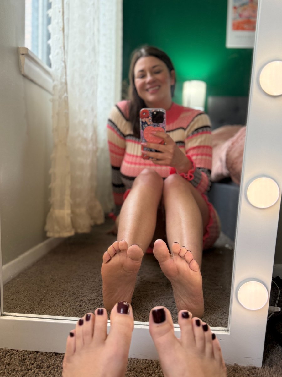 Stacies Mom1 tweet media