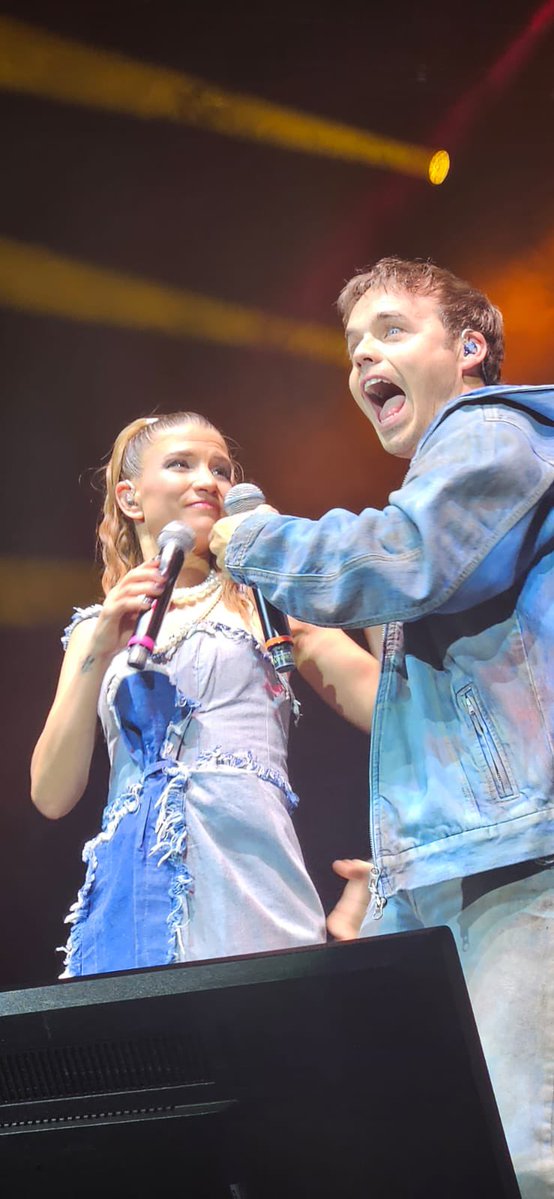 Erreway.update tweet media