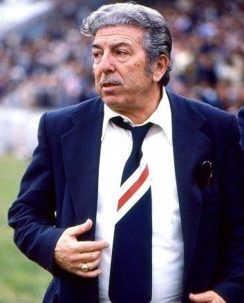 “Si usted quiere alentar a cualquier pedazo de madera, hágase de boca. En River hay que exigir al máximo para ser campeones”

✍️ Ángel Amadeo Labruna.