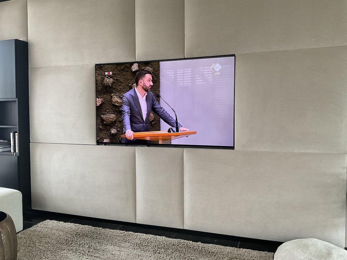 262cEric's tweet photo. @widtvoet Het venijn en de lichaamstaal van deze Turkse soldaat is schrijnend. Wat een vertoning! In onze Nederlandse Tweede Kamer. Schandalige partij dat Denk. Ze hebben 1 onderwerp: Gaza. https://t.co/OfW0BZ6d2u