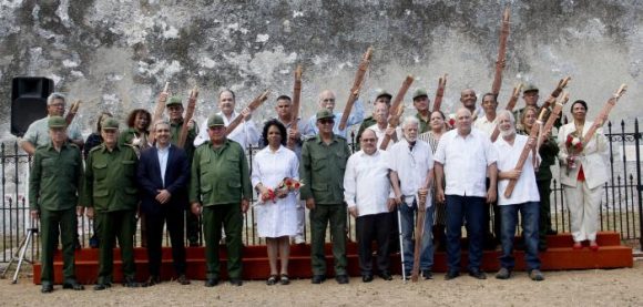 Condecoración con la Réplica del Machete de Máximo Gómez para creadores e instituciones destacados por su fidelidad a la patria cubainformacion.tv/cuba/20260416/…