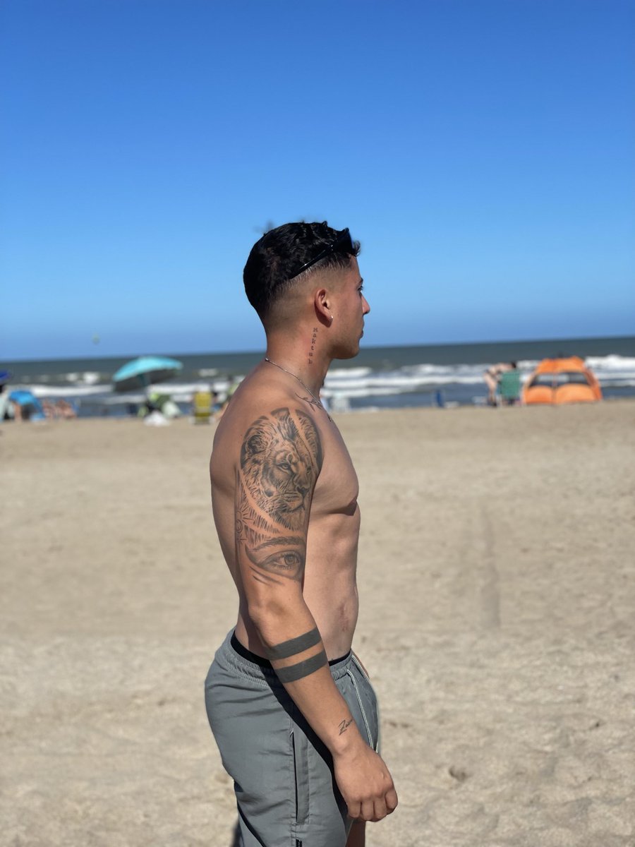 vickigonzalez__'s tweet photo. A mi novio le gustó tanto mis ojos que me tiene de perfil y hasta SE TATUOO te amo @JulianCollado_ 🤧🥹❤️ https://t.co/Bua1ExRXqG