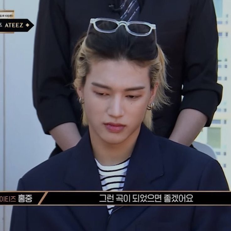 LUV4W00's tweet photo. wooyoung please plagiarise yourself i need this hairstyle back https://t.co/xbJOIMgQk2