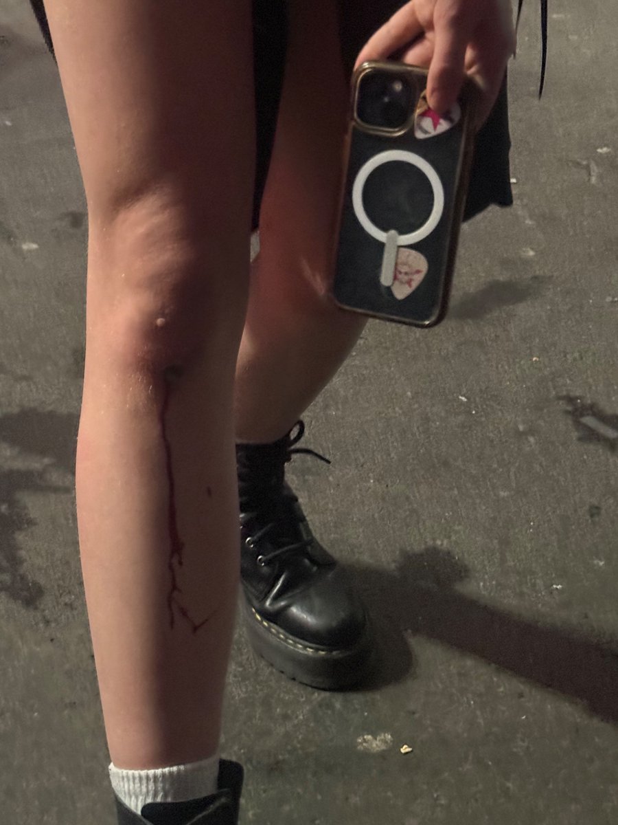 iydkmiya's tweet photo. cba with her i’m CRYING https://t.co/PHoUL2aeIH