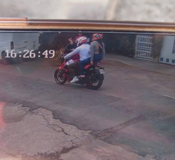 🚨 Urge el apoyo para localizar a Edith Guadalupe Valdes Zaldivar de 21 años, desapareció ayer en Magdalena Atlazolpa, Iztapalapa.

Se desconoce su paradero después de tomar un servicio de <a href="/Uber/">Uber</a> Moto.

La familia pide apoyo de la <a href="/FiscaliaCDMX/">Fiscalía CDMX</a> para acceder a la información sobre