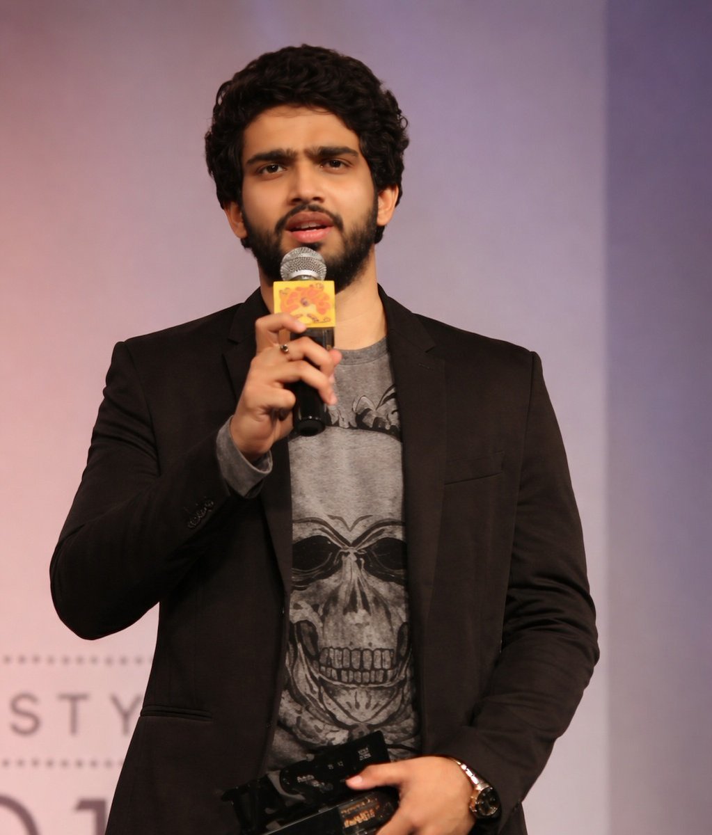 Mihika🌻 tweet media