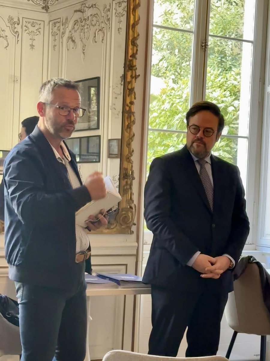labiche_david's tweet image. 📍 Riche échange à La Rochelle avec Julien Chartier sur le projet impulsé par @BrunoRetailleau 🇫🇷
Une méthode de terrain pour bâtir un projet de rupture :
👉 Autorité
👉 Souveraineté
👉 Travail (économie libérée)
Un cap clair au service du pays ! 💪
#LaRochelle #DirectLR #Projet