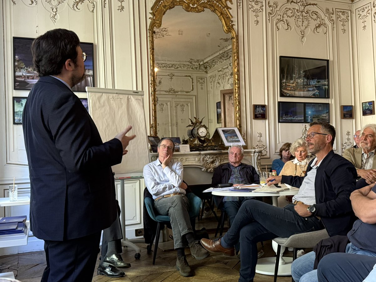 labiche_david's tweet image. 📍 Riche échange à La Rochelle avec Julien Chartier sur le projet impulsé par @BrunoRetailleau 🇫🇷
Une méthode de terrain pour bâtir un projet de rupture :
👉 Autorité
👉 Souveraineté
👉 Travail (économie libérée)
Un cap clair au service du pays ! 💪
#LaRochelle #DirectLR #Projet