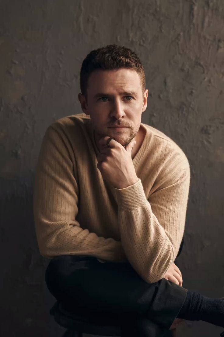 BoboFitzSimmons's tweet photo. Iain's coming back to us guys! 
He's returning to Sci-Fi I can't wait!!! https://t.co/5vgxfzMaXQ