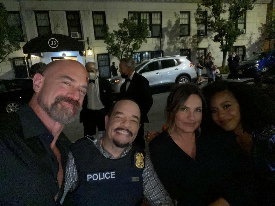 Detective EO tweet media