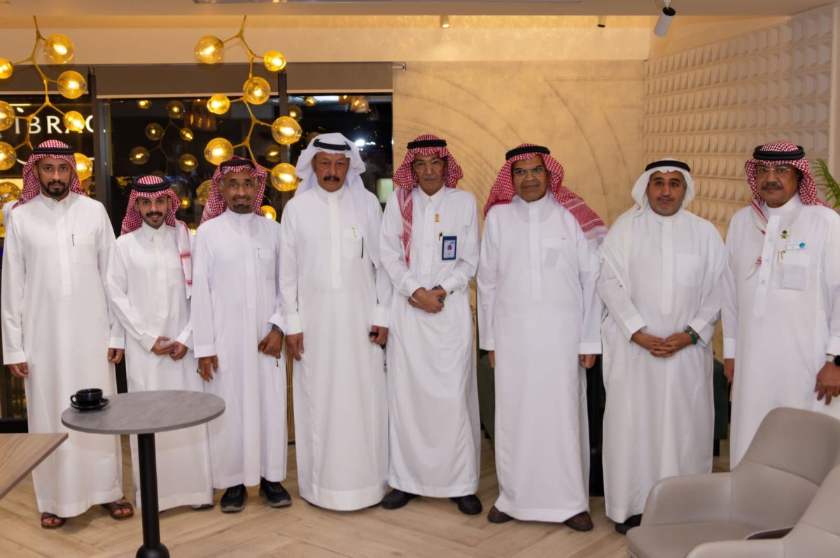 إعلاميون tweet media