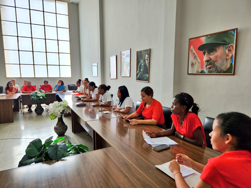 YipsyPedreira's tweet photo. #GirónEsHoy
Jóvenes de @TppSantiagocuba rememoran los sucesos de Girón.
Patria o Muerte Venceremos!!!
#LaPatriaSeDefiende 
⚖️🇨🇺esta es nuestra trinchera
‼️Viva Cuba‼️
@TSupremoCU 
@UJCdeCuba https://t.co/2agRLpR31U