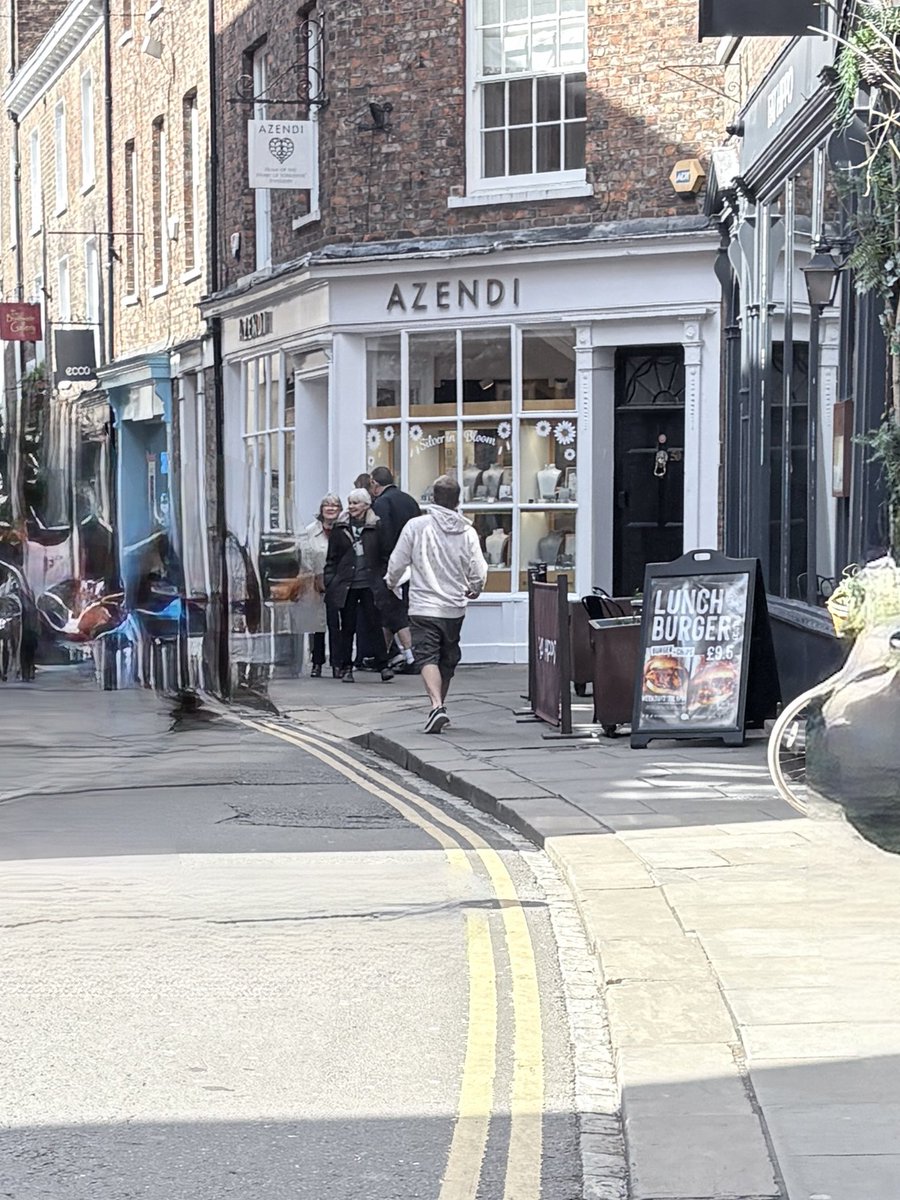 kylebateyuk's tweet photo. Hey @Syndicate spotted someone in York rocking a Syndicate Original jumper today 🔥 Love seeing your brand out in the wild!

Also saw in yesterday’s vlog you dropped new tees from The110 👀

Might have to grab one… what do you think?  @SyndicateOG https://t.co/laN8NWrPlk