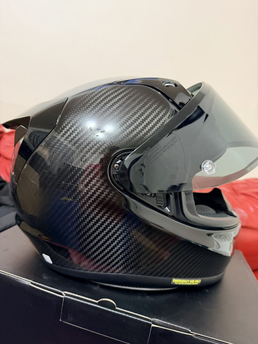 Robostle's tweet photo. New lid is the one. Carbon fibre complete with new Sena s60 Harmon kardon setup in it. https://t.co/9JSK5YiOxi