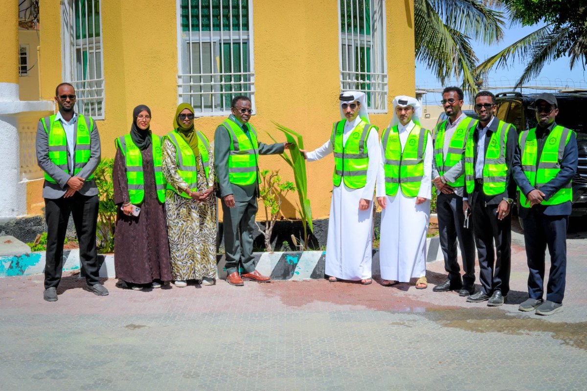 BashirMJ's tweet photo. Joined the National Tree-Planting Week at the Embassy of Qatar in Somalia, where we planted trees together with Ambassador Dr. Abdullah bin Salem Al Nuaimi. A strong step toward environmental protection, greening our country, and promoting sustainable development. https://t.co/ih2hZQvZPg
