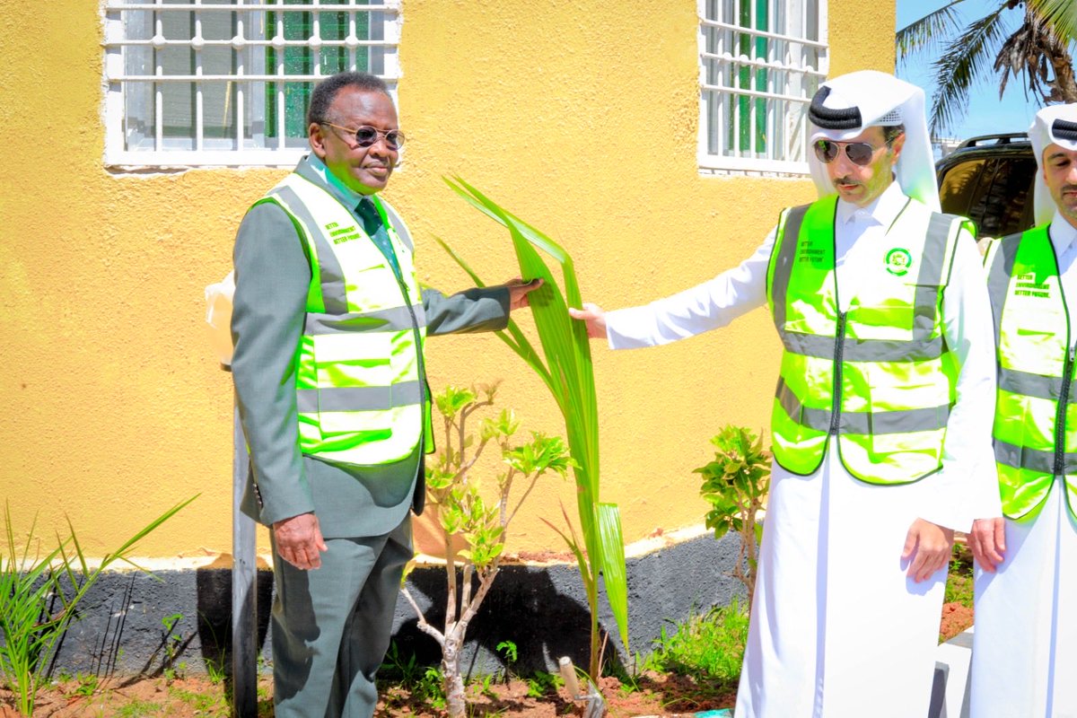 BashirMJ's tweet photo. Joined the National Tree-Planting Week at the Embassy of Qatar in Somalia, where we planted trees together with Ambassador Dr. Abdullah bin Salem Al Nuaimi. A strong step toward environmental protection, greening our country, and promoting sustainable development. https://t.co/ih2hZQvZPg